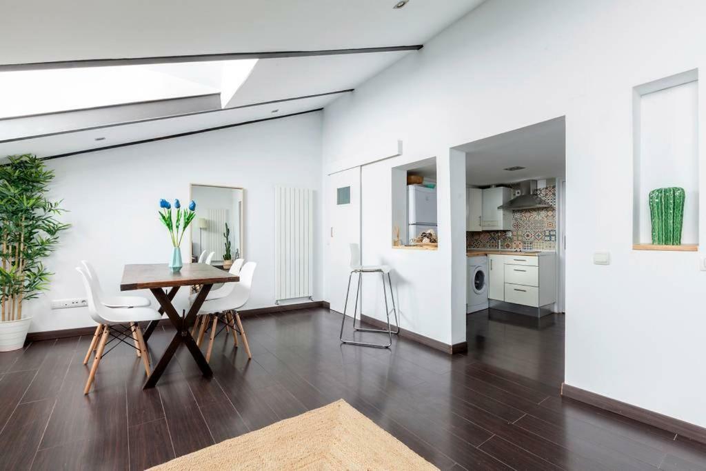 Modern Top Floor Loft At Malasana'S Heart Madrid Exterior foto