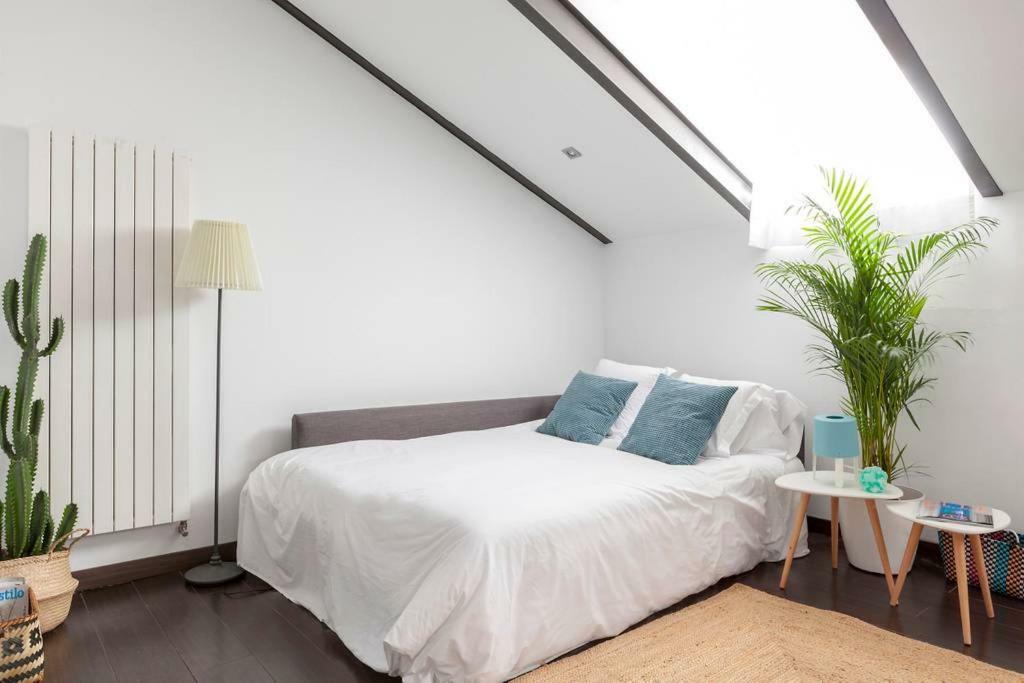 Modern Top Floor Loft At Malasana'S Heart Madrid Exterior foto